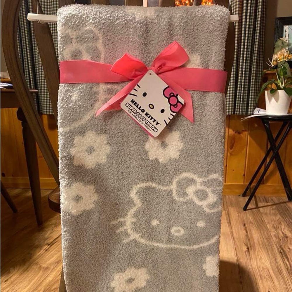 Grey hello kitty throw blanket viral